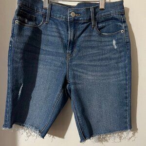 Women's Old Navy Blue jean Shorts Size 8 length mid thigh 8" Distressed style